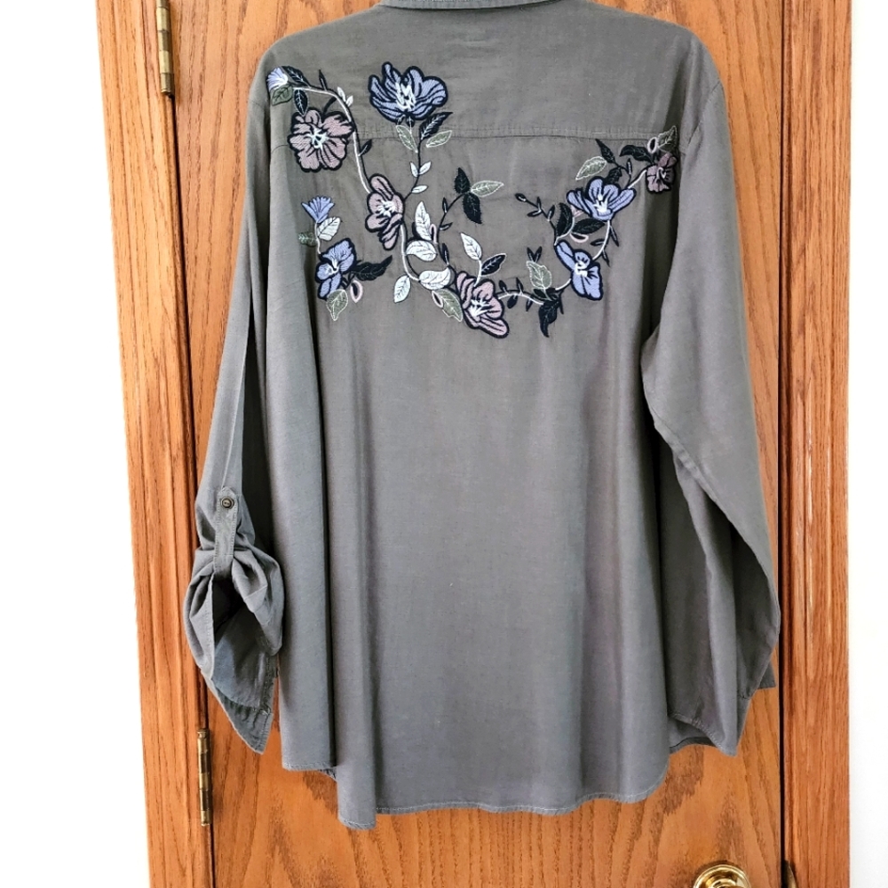 Embroidered back shirt 3X